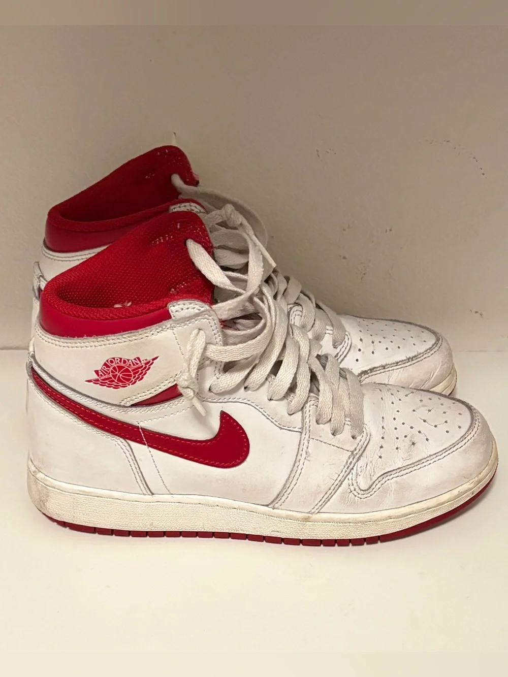 Jordan Air Jordan 1 Retro High OG Metallic Red 6Y = 7.5 Womens Sneakers (2017)